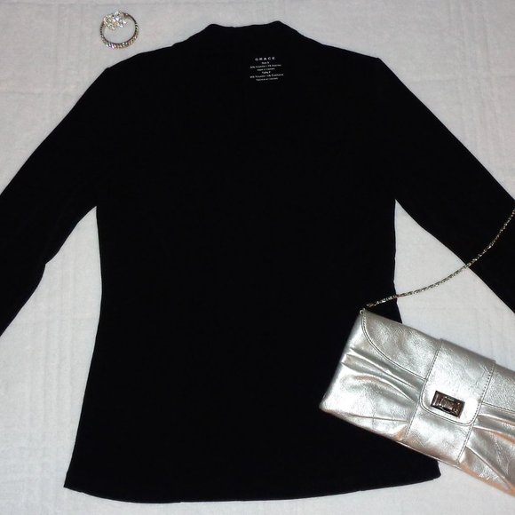 💗 3/$25 Black long sleeve top - Picture 3 of 12
